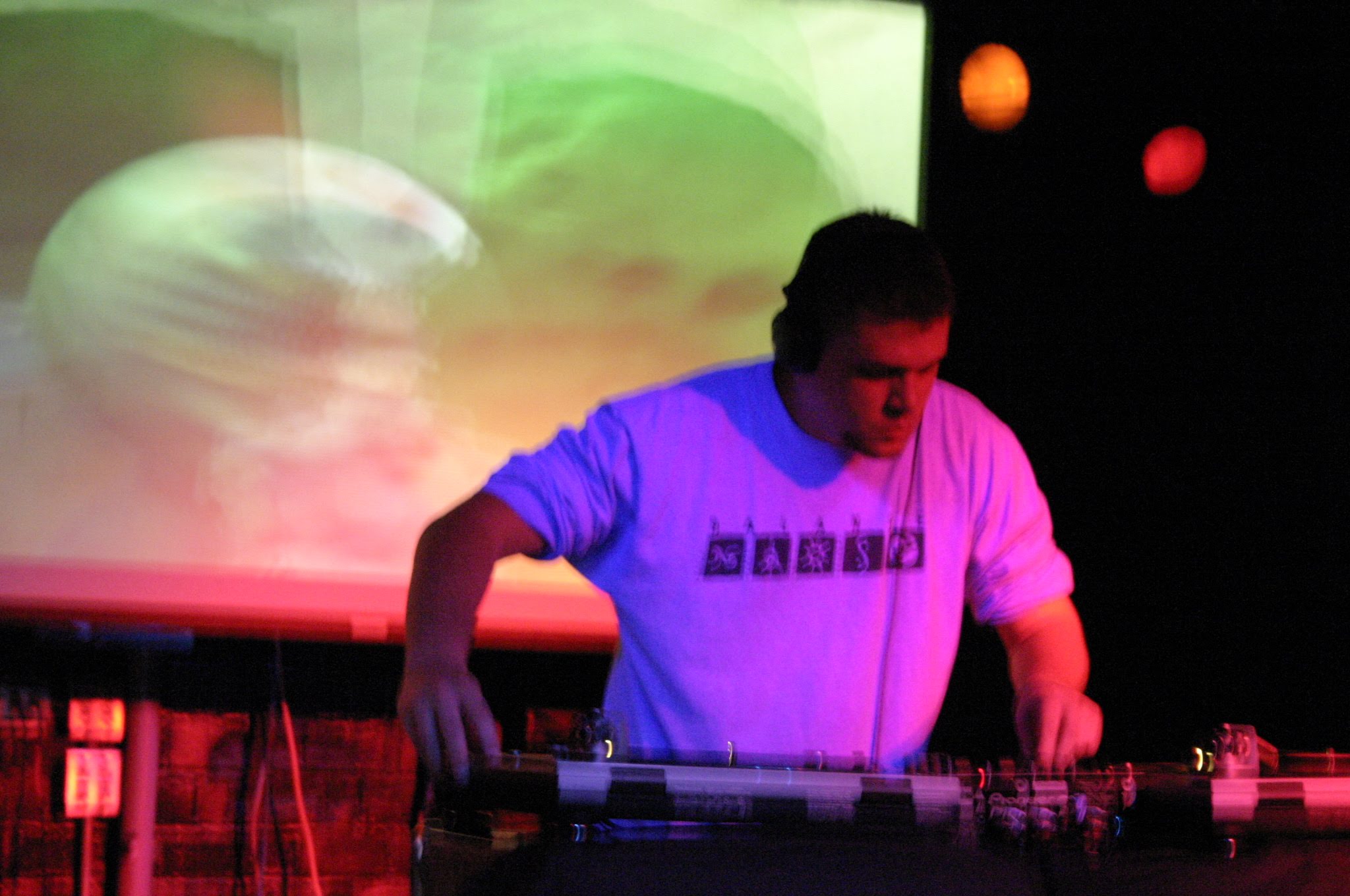 2004-04-27 NoLo & Spiral - Shattered (CoMo) cover